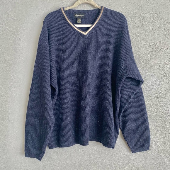 Eddie Bauer Men’s Sweater Size Large Wool V-Neck Navy Blue Soft Warm - Picture 1 of 6